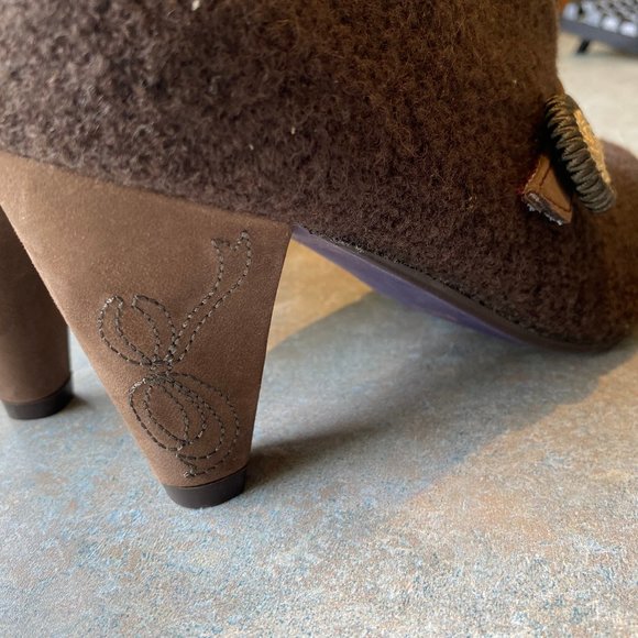 ADORABLE! Brown pumps. Size 7 (37)! SO UNIQUE AND EYE-CATCHING! - Picture 2 of 4